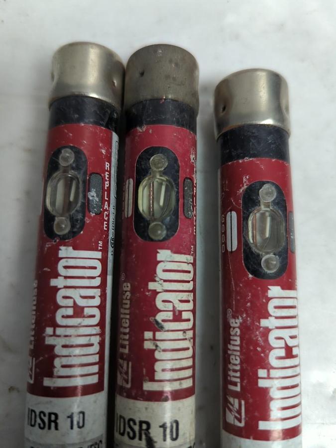Used LITTELFUSE,IDSR10,INDICATOR 10 AMP FUSE LOT OF 3 PRE-OWNED