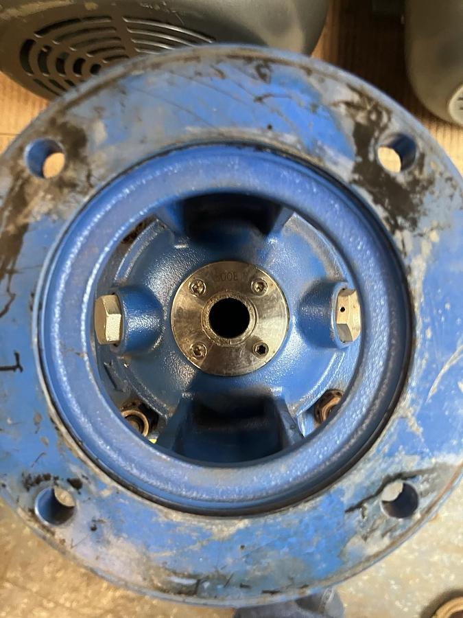Used BERKELEY,BVM5-5-204,VERTICAL MULTI STAGE CENTRIFUGAL PUMP 1.25" FLANGES