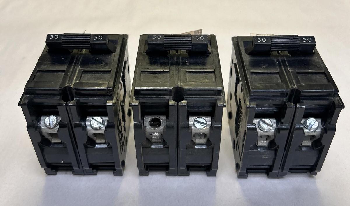 Used MURRAY,MP230,CIRCUIT BREAKER 30A 120/240V 2P LOT OF 3