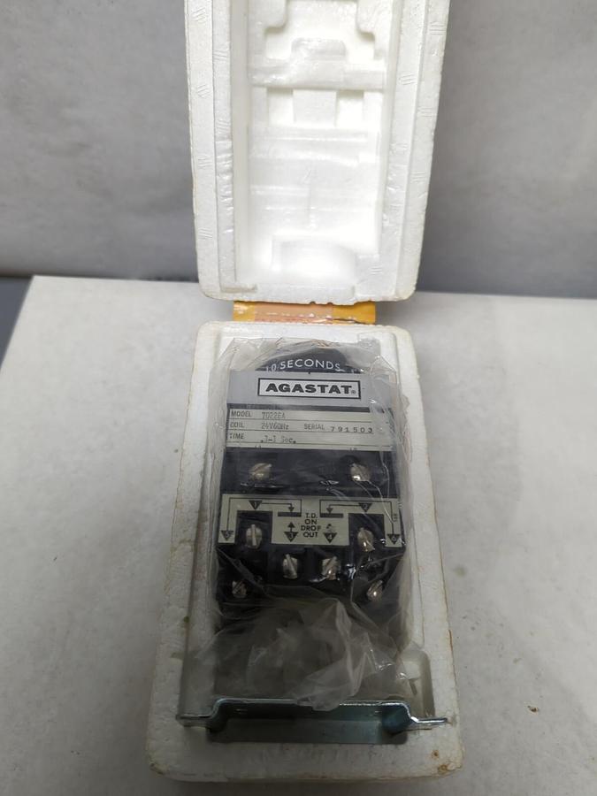 AGASTAT,7022EA,TIMING RELAY .1-1 SEC 24V 60HZ NOS