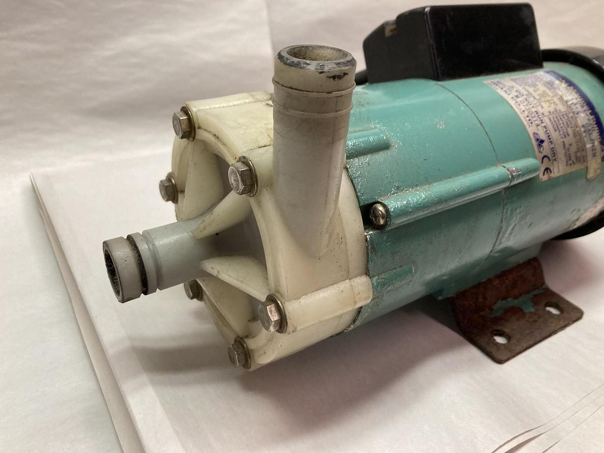 Used Iwaki Magnet Pump,MD-40RT-220N,2-Pole Magnet Pump 220/240V 2700/3100rpm 50/60Hz