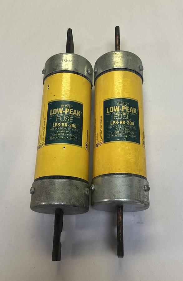 Used BUSSMANN,LPS-RK-300,LOW-PEAK FUSE 300A 600V LOT OF 2