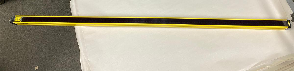 Used Banner,SLSCE14-1200Q8,EZ- Screen Light Curtain Emitter 1200 mm 24 VDC