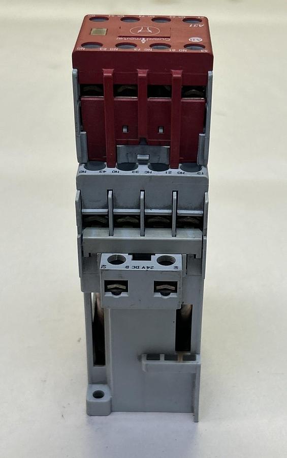 Used ALLEN BRADLEY,700S-CF620DJC,CONTACTOR 24VDC COIL