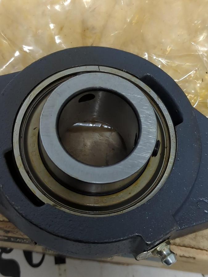 FEDERAL MOGUL,SATNR 1-1/4-R,FLANGE MOUNT BEARING 2-BOLT 1-1/4 INCH BORE NOS