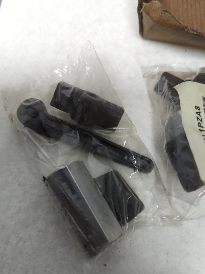 GRAINGER,1PZA8,MINI INLINE BALL VALVE WITH 3 HANDLES LOT OF 6 NOS