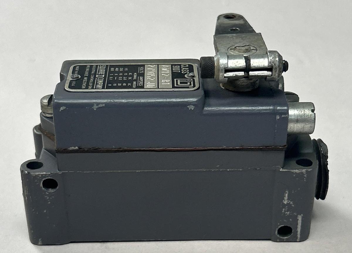 Used SQUARE D,9007AW12,LIMIT SWITCH