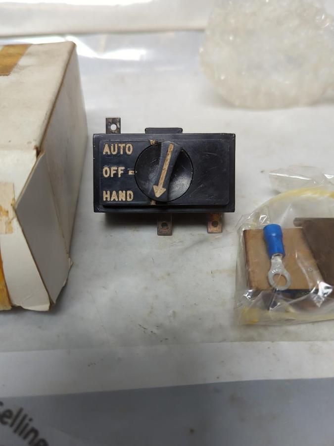 SIEMENS-ALLIS,25-107-200-801,SELECTOR SWITCH H-O-A KIT NOS