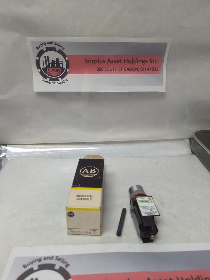 ALLEN-BRADLEY,800MR-PA16,ILLUMINATED PUSH BUTTON SERIES D 110/120V 50/60HZ NOS