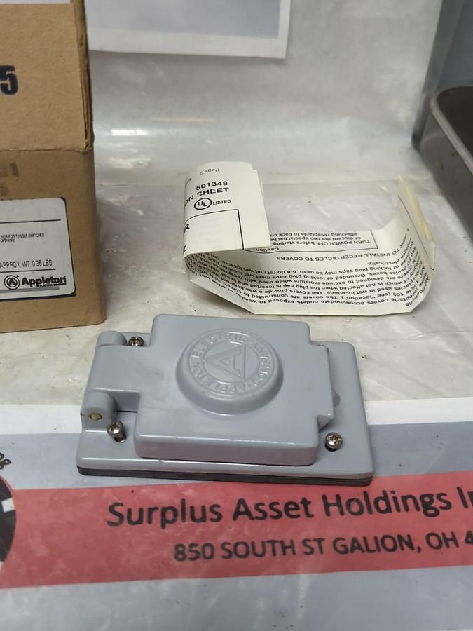 APPLETON,FSKWT2,SINGLE COVER FOR TOGGLE SWITCHES 1-19/32" OPENING NOS