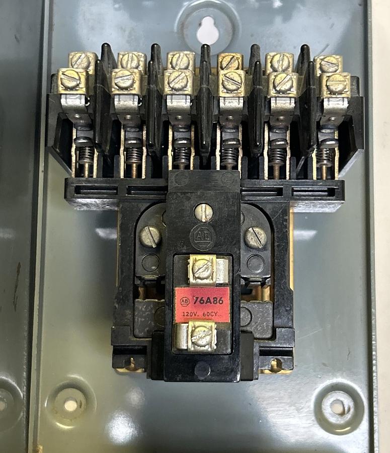 Used ALLEN BRADLEY,BR-600,CONTACTOR 600V W/ ENCLOSURE