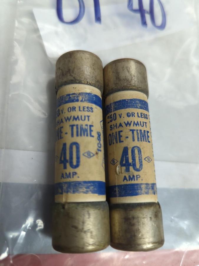 Used SHAWMUT,OT40,ONE TIME 40 AMP FUSE LOT OF 2 PRE-OWNED