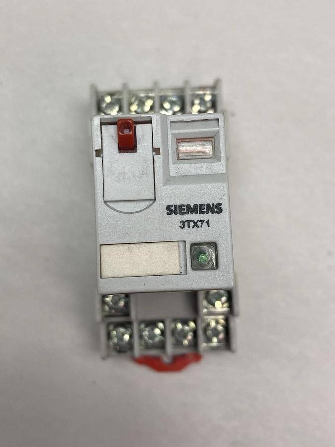 Siemens,3TX7144-1E5,Base w/ 3TX7111-3PC03 Plug-In Relay 300V 10A