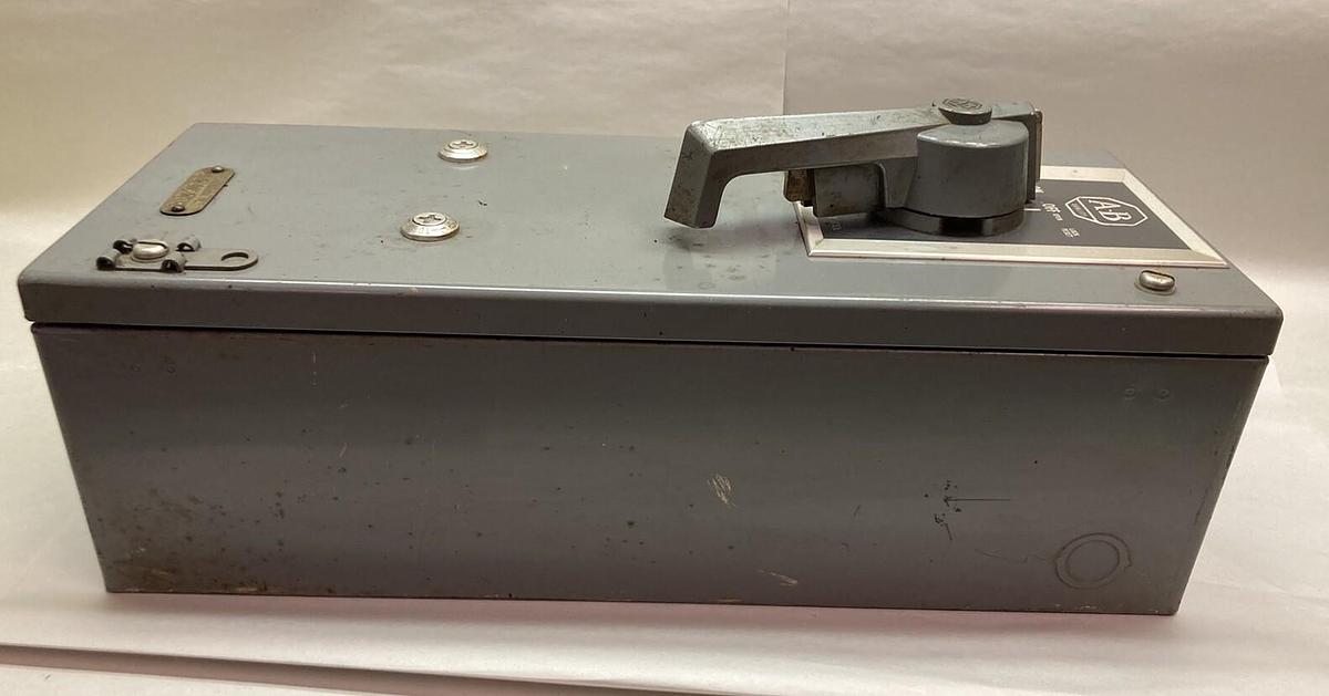 Used Allen-Bradley,713AABD-64,Combination Starter Ser K Size 0