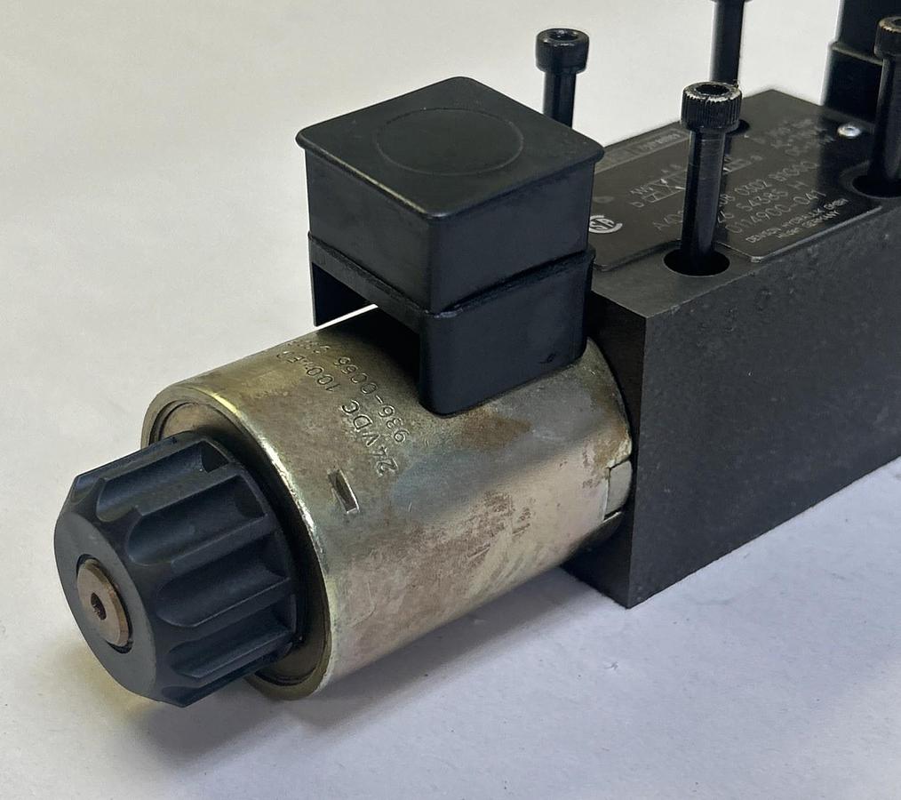 Used DENISON,A4D0132080302B1G0Q,DIRECTIONAL CONTROL VALVE