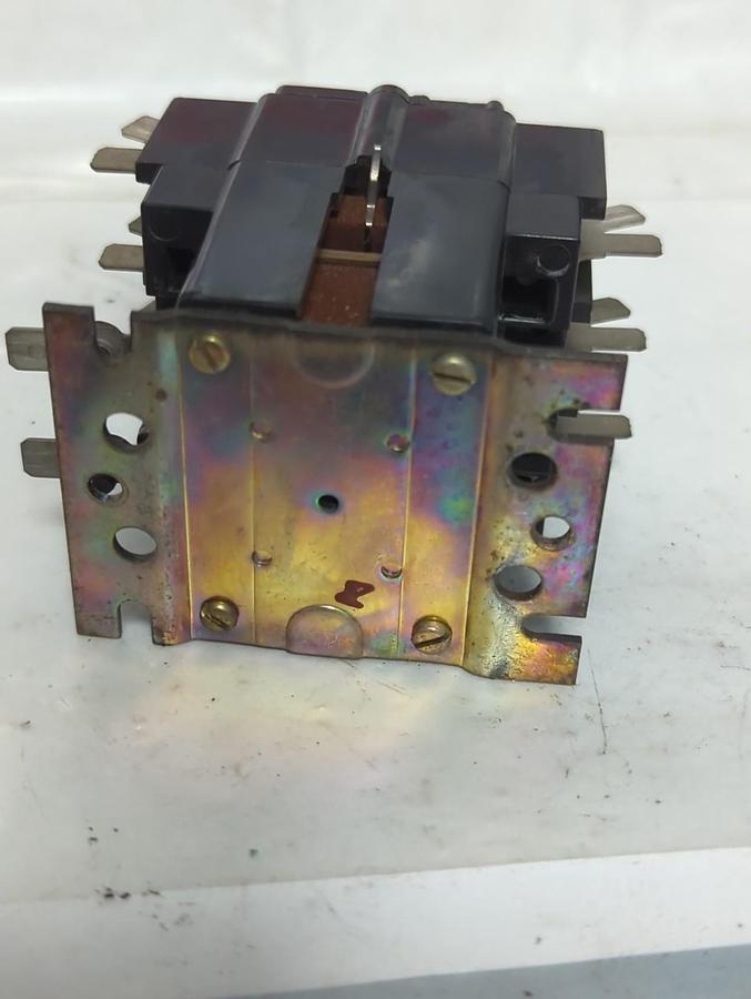 Used ARROW,ACC230U20,CONTACTOR 3-POLE PRE-OWNED