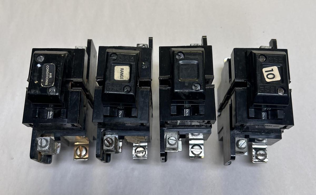 Used ITE,P240,CIRCUIT BREAKER 40A 120/240V 2P LOT OF 4