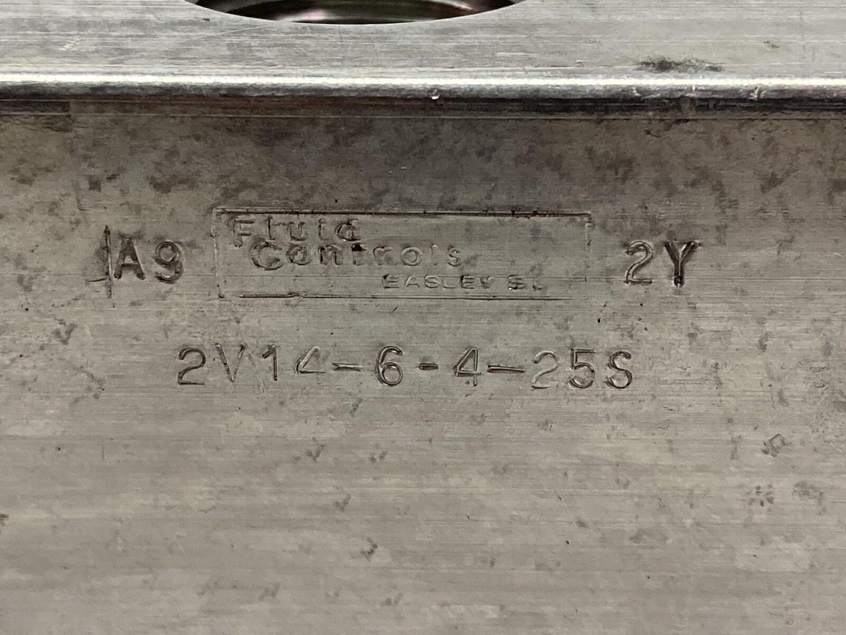 Used Fluid Controls,2V14-6-4-25S,Flow Divider/Combiner Valve