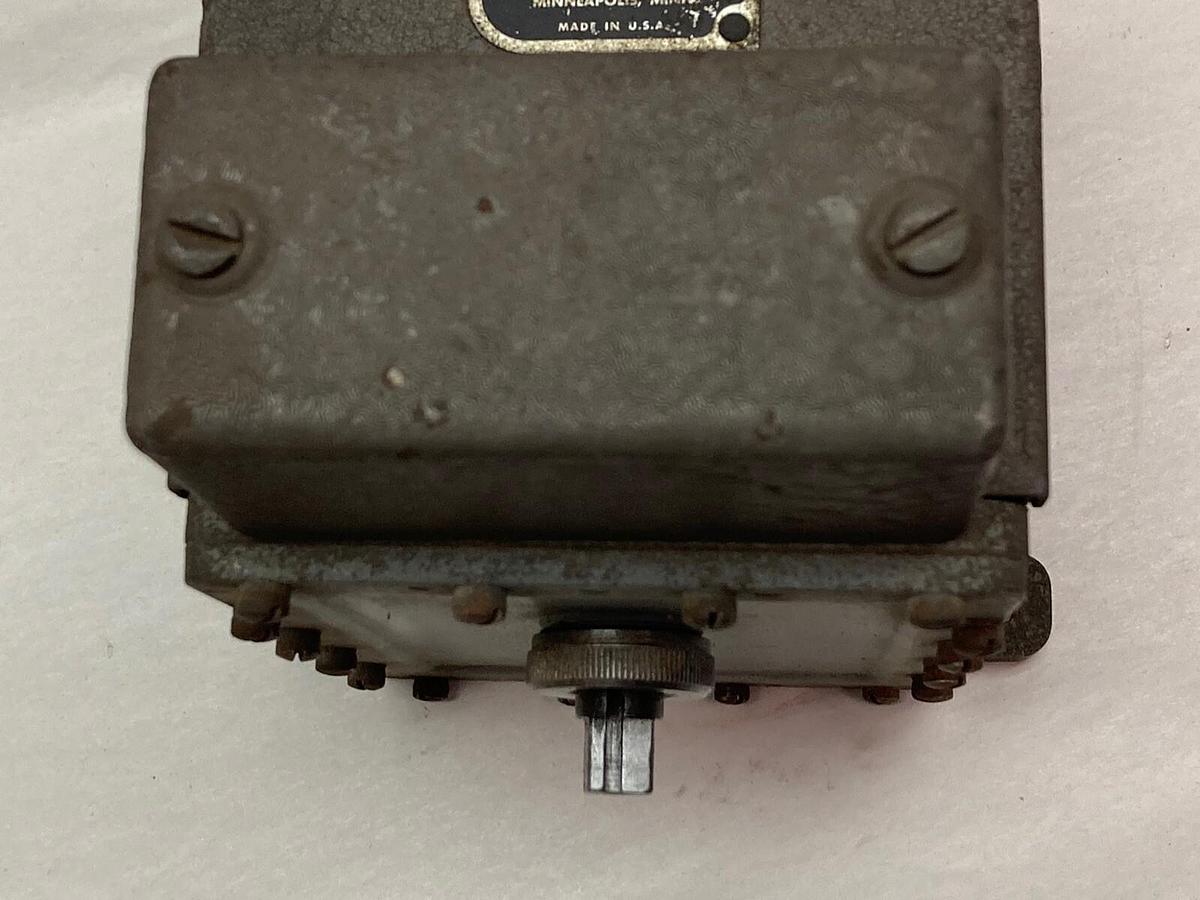 Used Honeywell,M904E91DS,Modutrol Motor 24V 50-60Cylces 1.7Watts