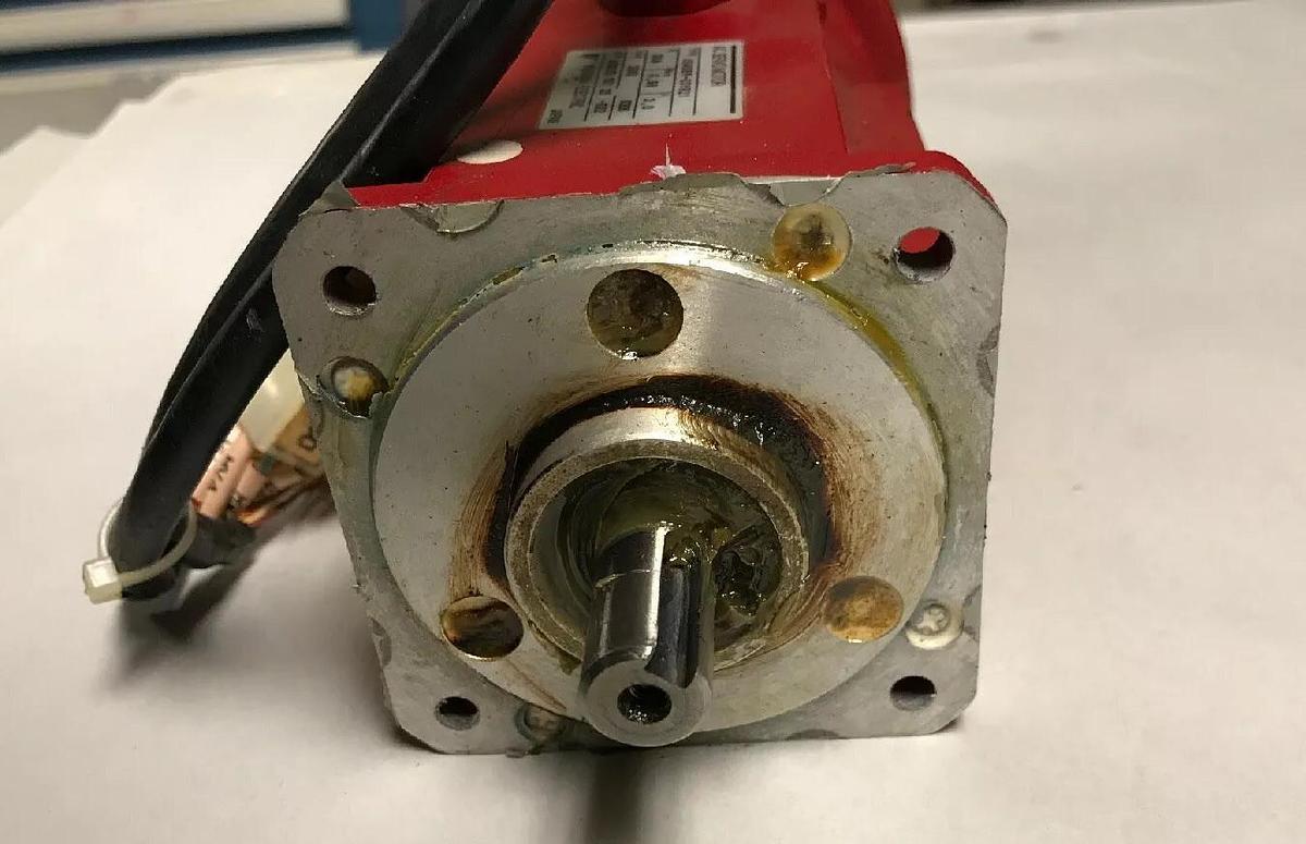 Used Yaskawa Electric,USASEM-03-YR21,with Encoder UTMAH-B15AS19B