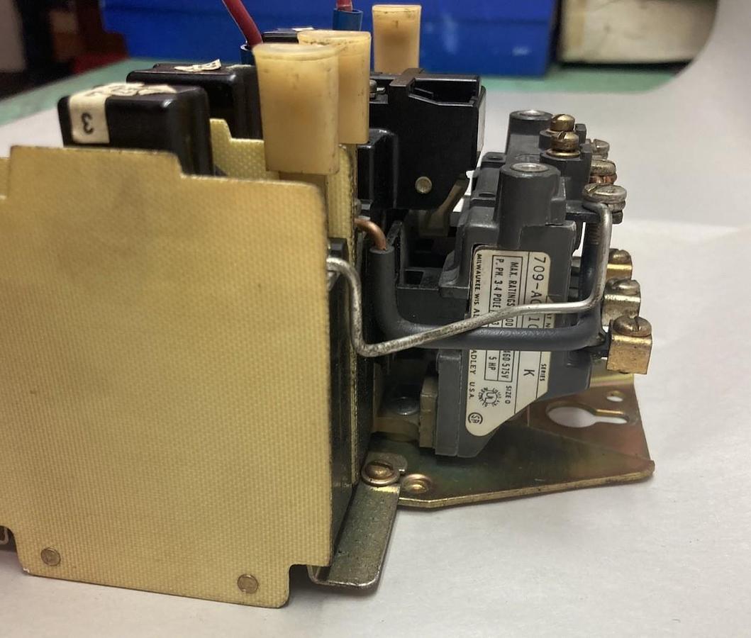 Used Allen-Bradley,70A86,Contactor w/Contacts 120/110V 60/50Hz