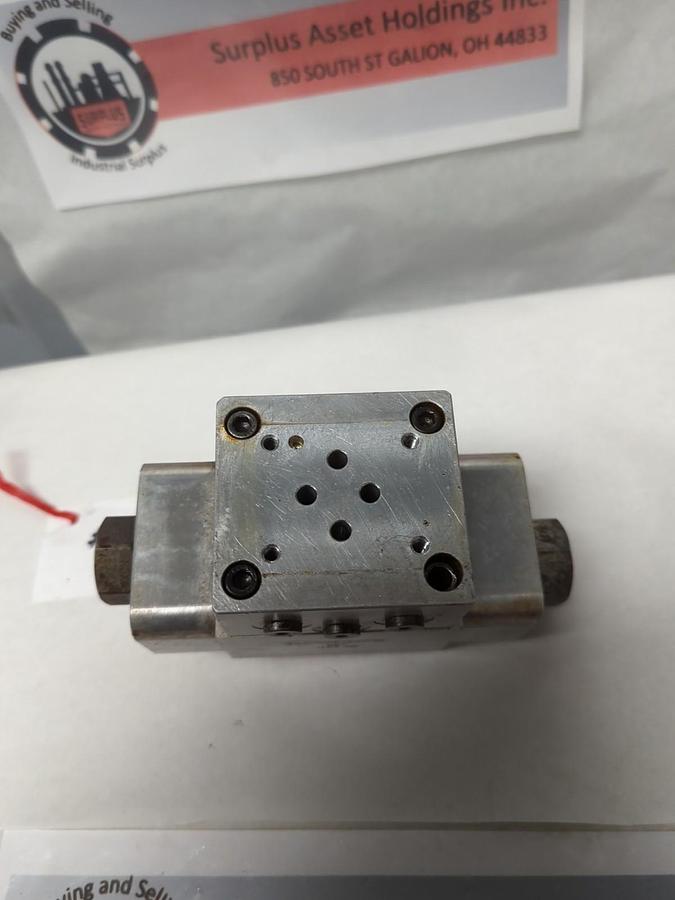 Used SUN HYDRAULICS,BBY,MANIFOLD 1IV1-AC+ WITH CKEBXCN CARTRIDGE VALVE/BOLT PRE-OWNED