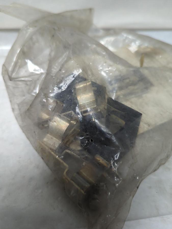 GENERAL ELECTRIC,THC31S61,FUSE CLIP ASSEMBLY 30 AMP 600V NOS