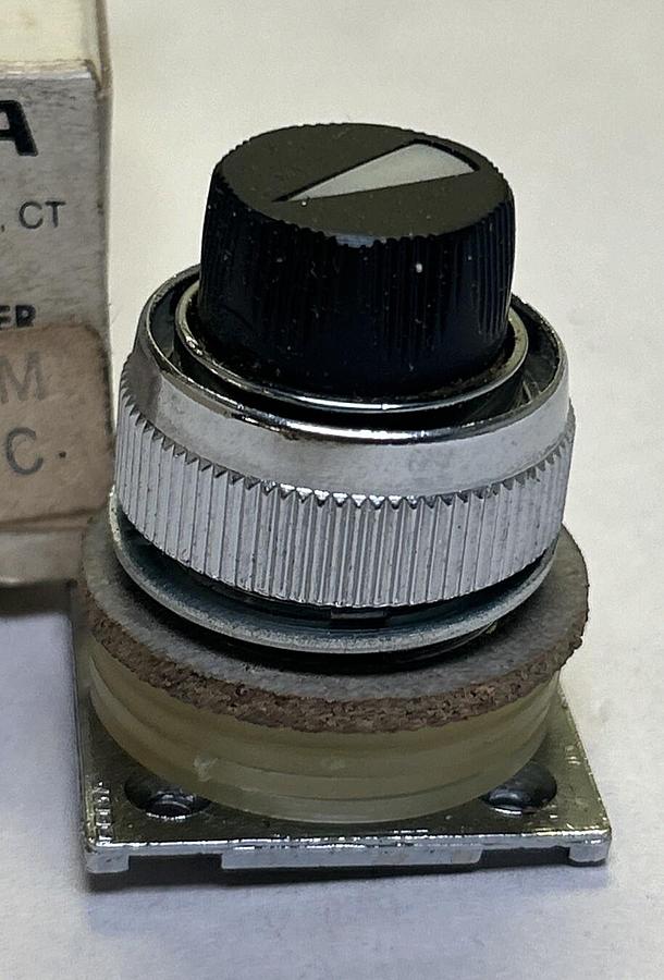 SYLVANIA,100MFA1C,PUSH BUTTON NOS