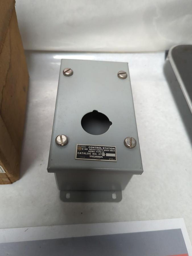 SYLVANIA,100-2T1,TYPE HO SINGLE BUTTON CONTROL STATION NOS