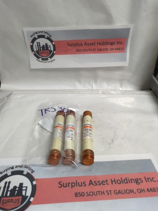 Used FERRAZ SHAWMUT,TRS30R,TRI-ONIC FUSE 30 AMP LOT OF 3 PRE-OWNED
