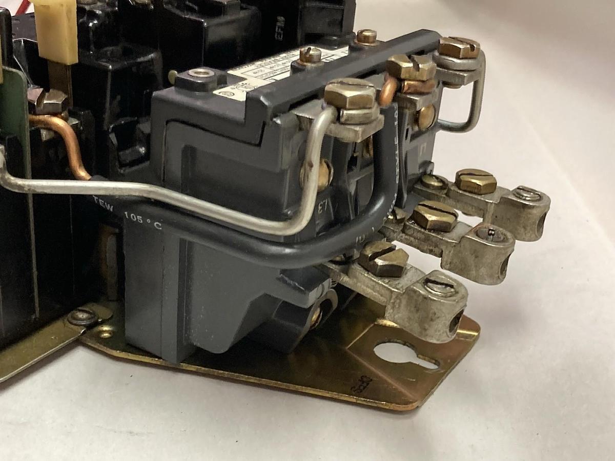 Allen-Bradley,709-C0D103,3-Phase Magnetic Motor Starter Size 2 120V Series K
