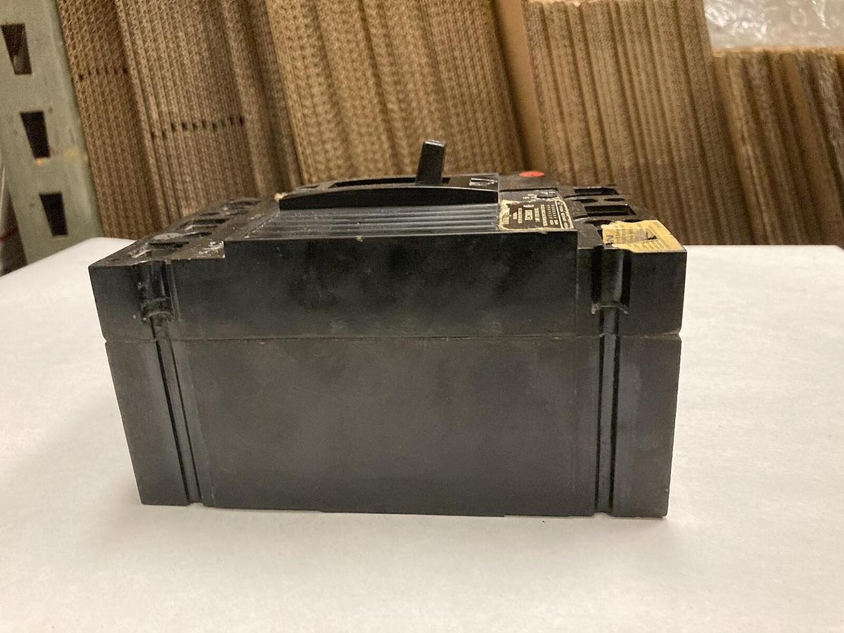 Used General Electric,TEC36003,3-Pole Circuit Breaker 600Vac 3 Amp