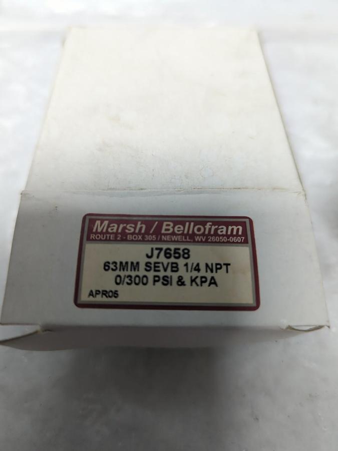MARSH,J7658,GAUGE 2-1/2 IN FACE 1/4 IN NPT BOTTOM CONNECTION 0-300PSI NOS