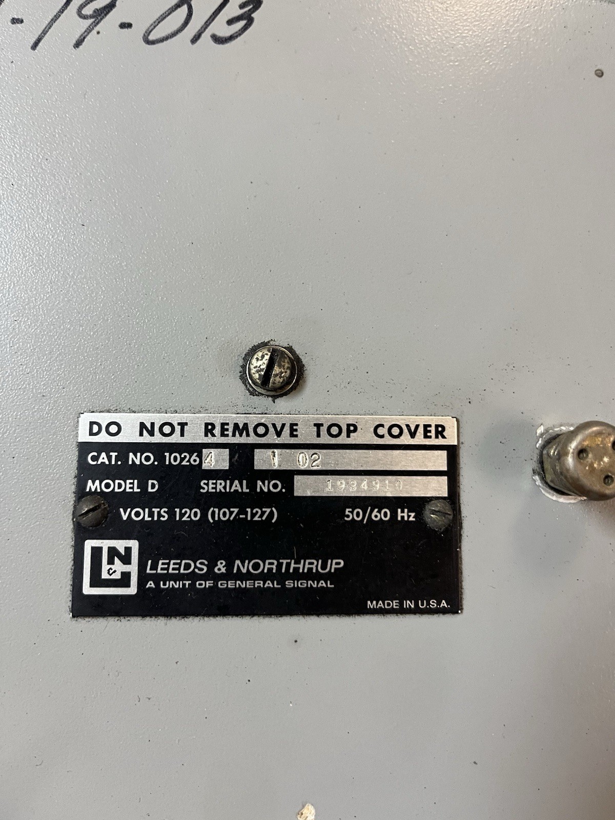 Used LN LEEDS AND NORTHRUP,10264-102,MODEL D TEMPERATURE CONTROLLER