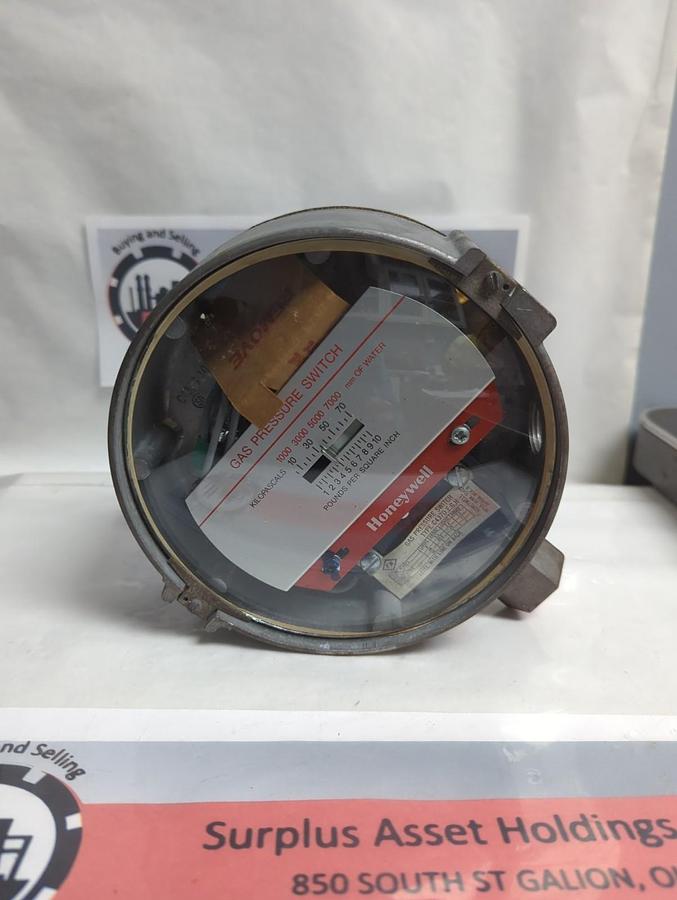 Used HONEYWELL,C437DE-G-H,GAS PRESSURE SWITCH REV B PRE-OWNED