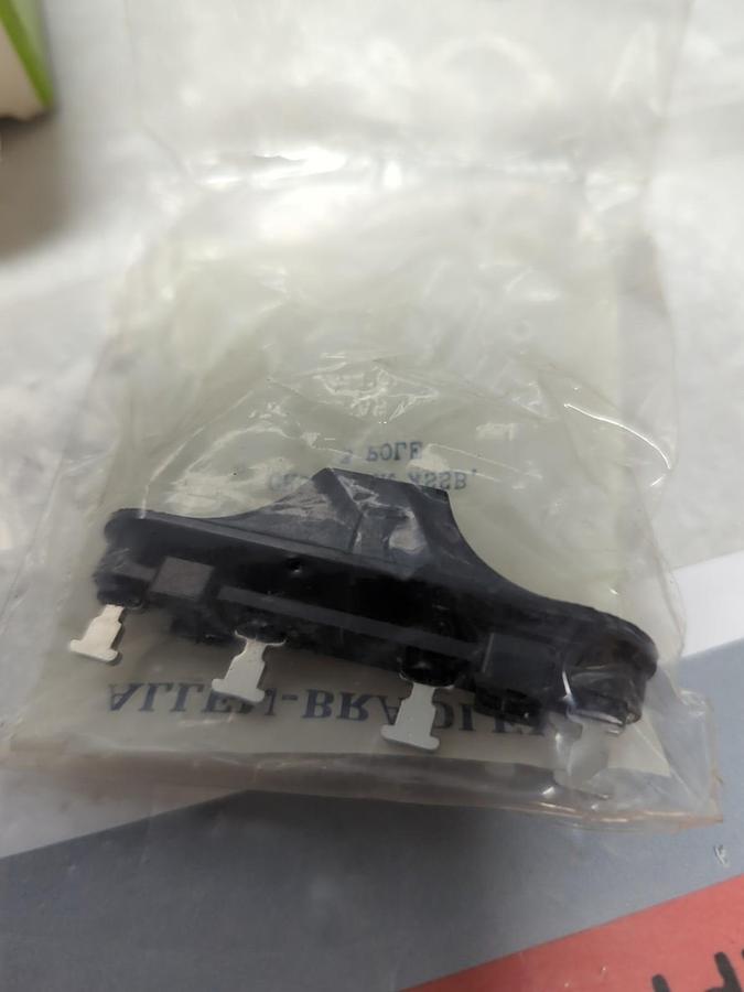 ALLEN BRADLEY,X-43576,CROSSBAR ASSEMBLY 3-POLE LOT OF 2 NOS