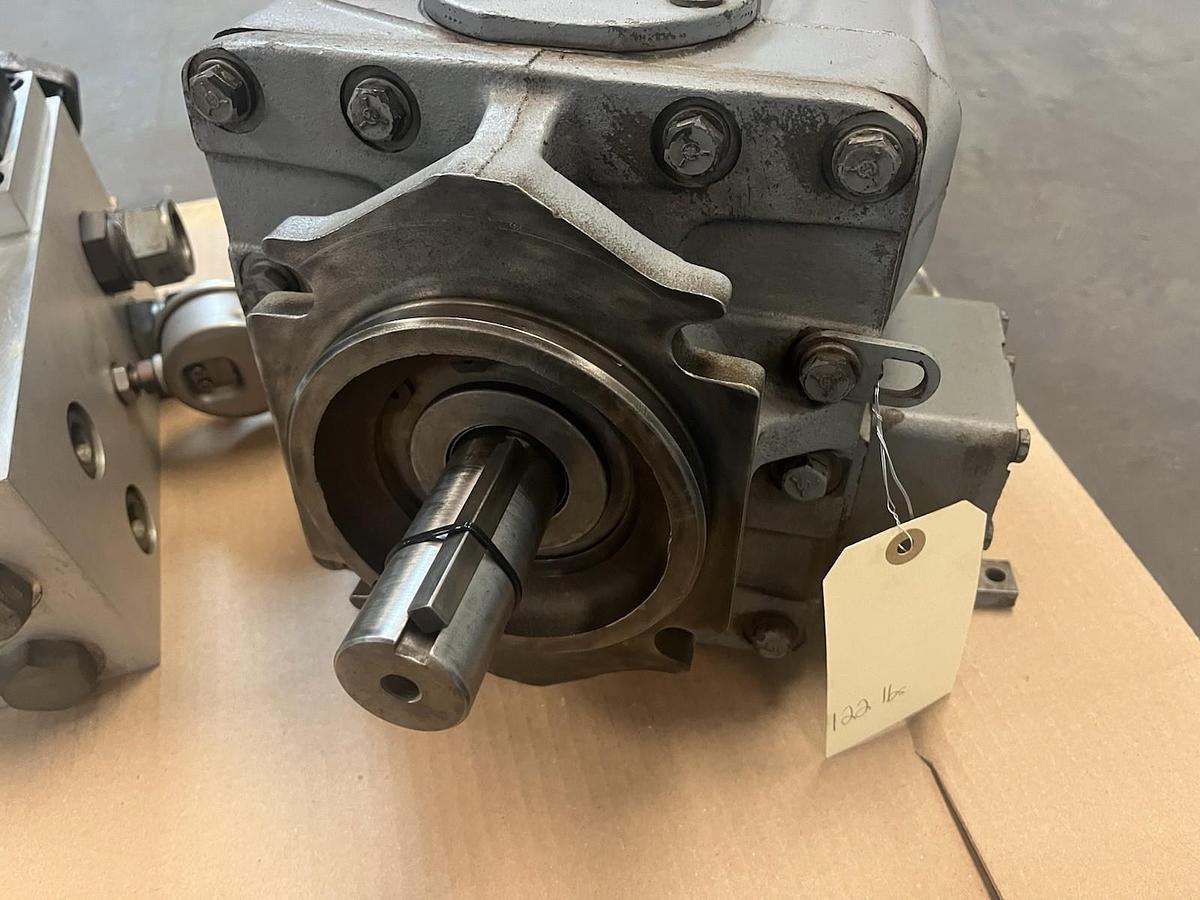 Used SUNDSTRAND,21-2996-CCW-10-85-39-53629,PISTON PUMP