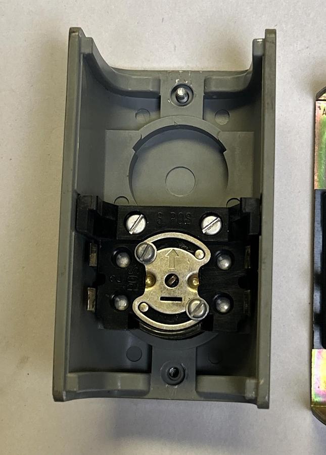 Used ALLEN BRADLEY,800-R3SX,SELECTOR SWITCH CONTROL STATION