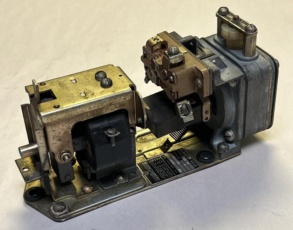 Used SQUARE D,9050B0-1D,PNEUMATIC TIMER RELAY 110/120VAC