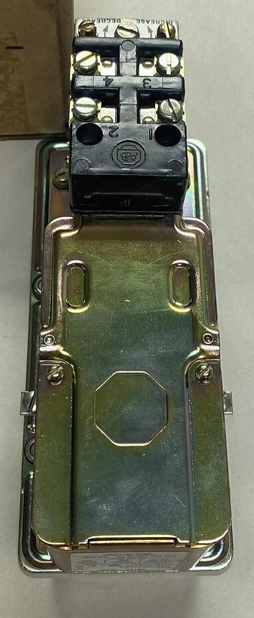 ALLEN BRADLEY,849-ZOD32,SER B PNEUMATIC TIMING RELAY NEW