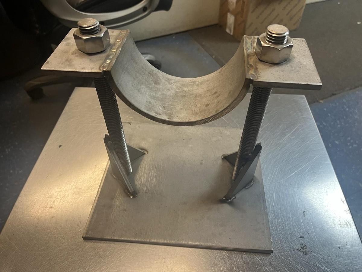 Used UNBRANDED,4-1/2",HEAVY DUTY PIPE SADDLE SUPPORT