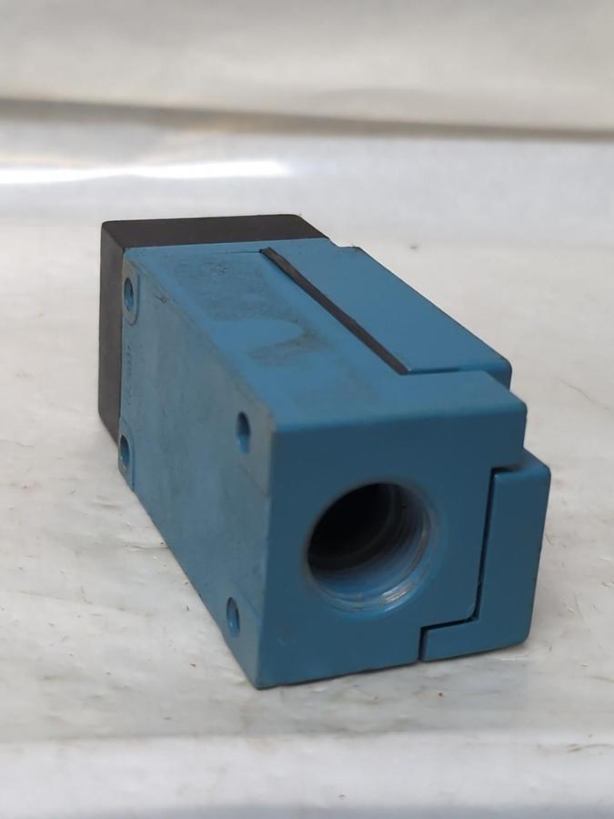 Used HONEYWELL/MICRO SWITCH,LSC1A,HEAVY DUTY LIMIT SWITCH 10 AMP 600 VAC PRE-OWNED