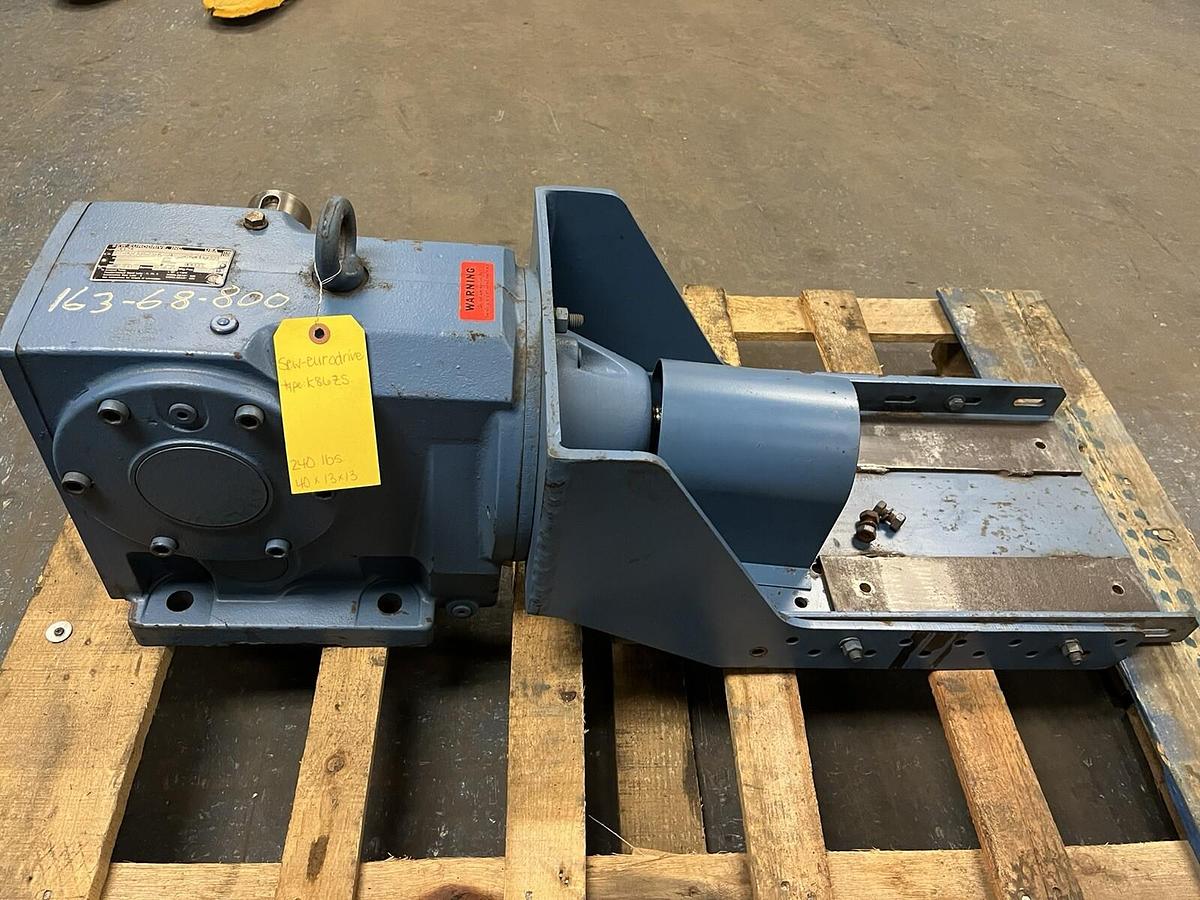 Used SEW EURODRIVE,K86Z8,GEAR REDUCER RATIO 55.55 TORQUE 15900 LB/IN