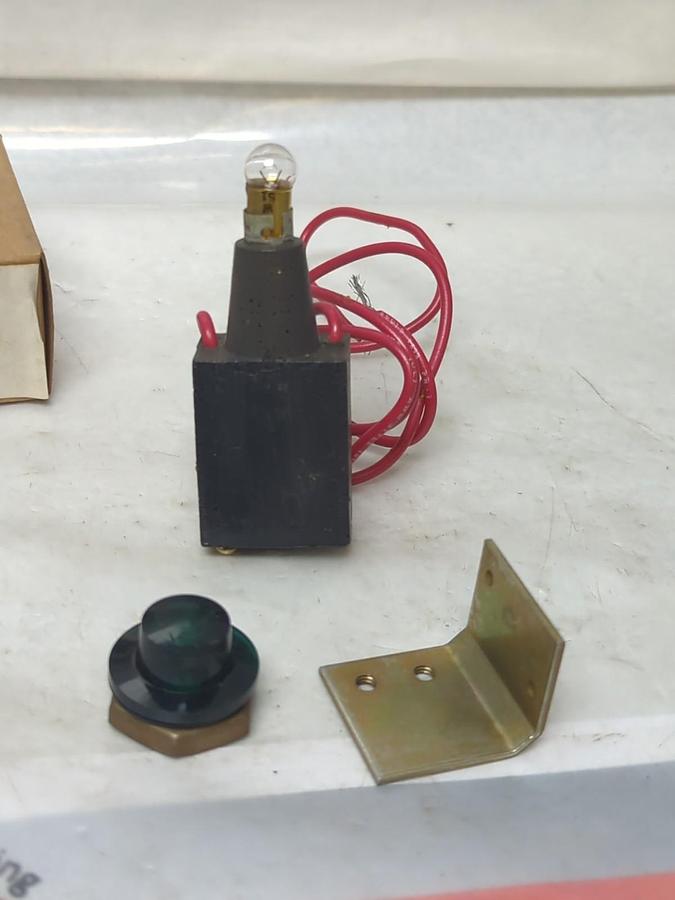 Used WESTINGHOUSE,PB1T1,PILOT LIGHT KIT WITH GREEN LENS PRE-OWNED