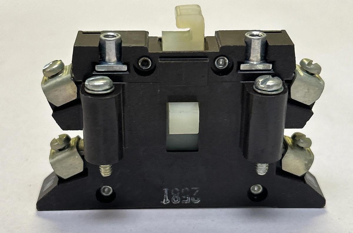 CUTLER-HAMMER,C320KB2,AUXILIARY CONTACT 600V NOS