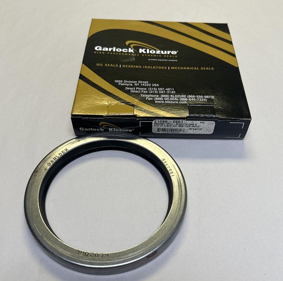 Used GARLOCK KLOZURE,21086-2501,OIL SEAL NEW