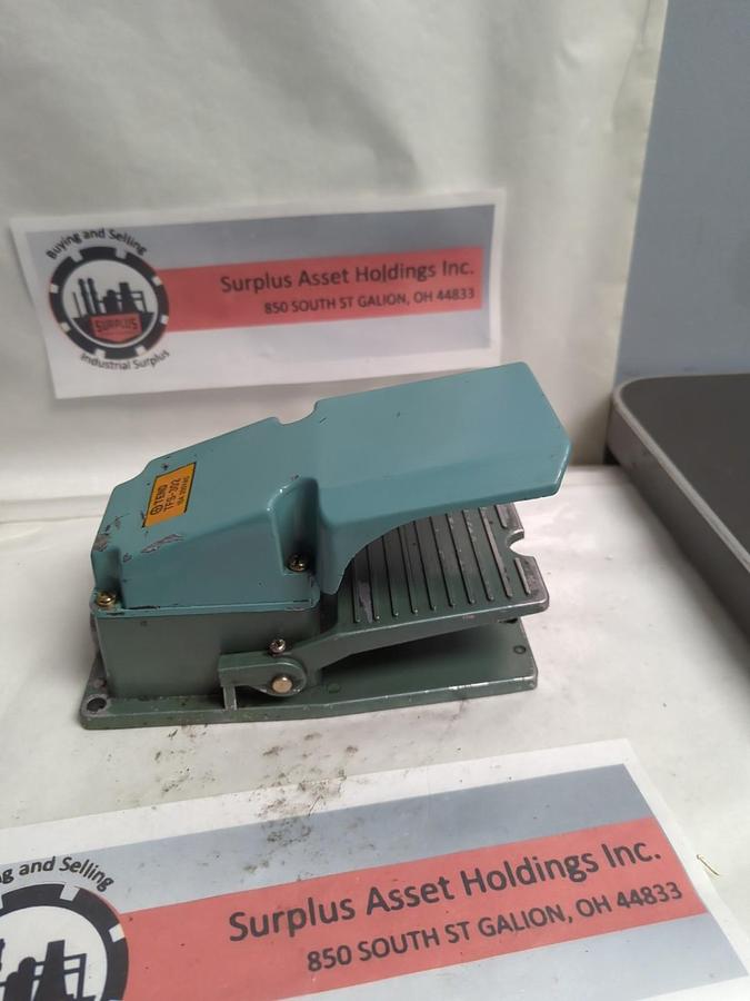 Used TEND,TFS-302,FOOT PEDAL SWITCH 15A 250VAC PRE-OWNED
