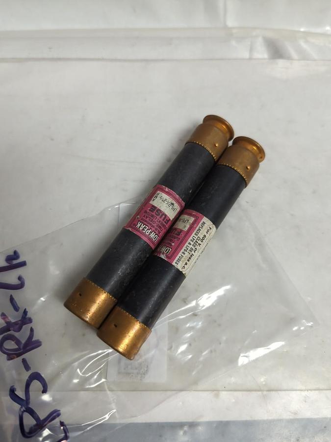 Used COOPER BUSSMANN,LPS-RK-2-1/2,LOW-PEAK 2-1/2 AMP FUSE LOT OF 2 PRE-OWNED