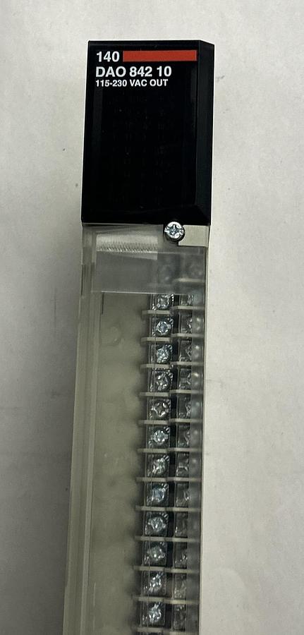 Used SCHNEIDER ELECTRIC MODICON,140-DAO-842-10,DISCRETE OUTPUT MODULE