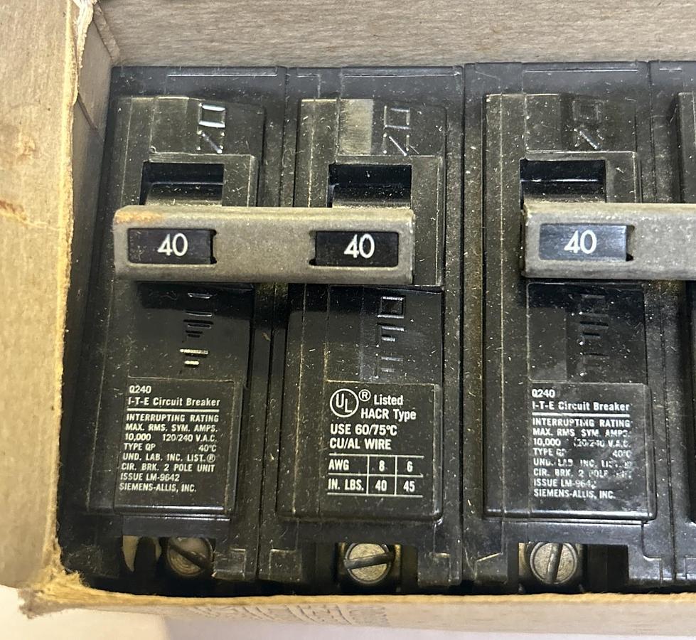 ITE,Q240,CIRCUIT BREAKER 40A 120/240V 2P LOT OF 3 NOS